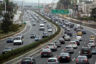 Τέλη κυκλοφορίας: Έως 120 ευρώ η επιβάρυνση για υβριδικά και ηλεκτροκίνητα αυτοκίνητα