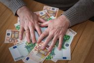 Έρχεται ρύθμιση για χρέη στην Εφορία με ελάχιστη δόση τα 50 ευρώ - Όλες οι λεπτομέρειες 