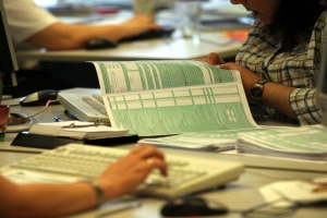Σκέψεις παράτασης 72 ωρών για τις φορολογικές δηλώσεις