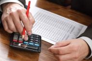 ΑΑΔΕ: Σε λειτουργία η πλατφόρμα mybusinessSupport για τις αιτήσεις των κομιστών αξιογράφων