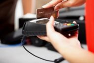 «Voucher» σε 100.000 επιχειρήσεις για να αναβαθμίσουν τον εξοπλισμό τους