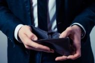Αυξήσεις μισθών: Ουραγός η Ελλάδα στην Ευρωζώνη παρά τον υψηλότερο πληθωρισμό