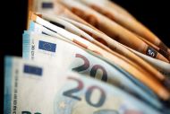 Κάτω από το επίπεδο αξιοπρεπούς διαβίωσης o κατώτατος μισθός