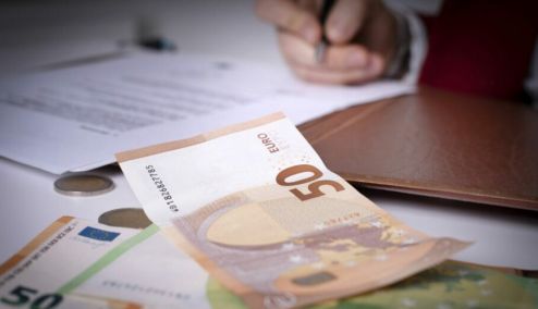 Picture 0 for Υπερχρεωμένα νοικοκυριά: Νέα ευκαιρία για διαγραφή οφειλών στην εφορία