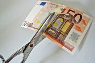 Το σχέδιο για μόνιμες μειώσεις φόρων και εισφορών
