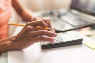 Προς άμεση κατάργηση οδεύει το τέλος επιτηδεύματος