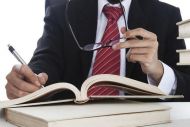 Στη Βουλή το νομοσχέδιο για συμπληρωματικό φόρο έως 15% σε πολυεθνικές επιχειρήσεις και μεγάλους ομίλους