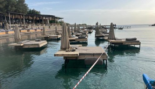 Picture 0 for Ρόδος: Οριστικό λουκέτο στο beach bar με τις ξαπλώστρες στη θάλασσα
