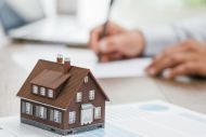Ακίνητα: Ευκολότερες οι μεταβιβάσεις για οφειλέτες με «παγωμένα» χρέη - Τι αλλάζει, ποιους αφορά