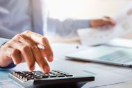 Σε υψηλό 17 ετών το διαθέσιμο εισόδημα των νοικοκυριών το 2025, άνοδος και στην κατανάλωση