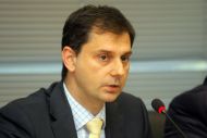 Θεοχάρης : Δεν θα υπάρξει ενδιάμεση πληρωμή για το κοινωνικό μέρισμα  